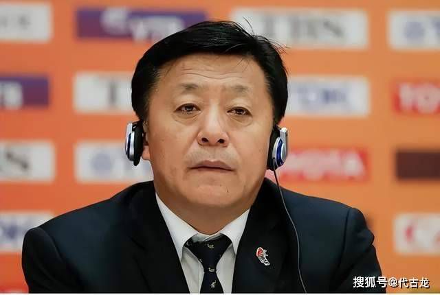 精虫上脑的公狒狒，却似乎不把母狒狒的发飙放在眼里。